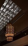 Twee pronkstukken, de hoofdlamp met 100 peertjes en het glazen dak.
<br/>
Richard Keijzer, 2015-09-12
